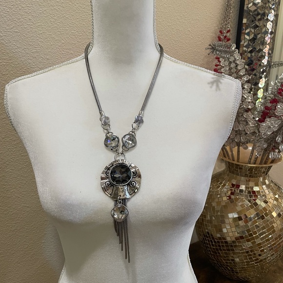 Beautiful sparkly necklace - Picture 1 of 8